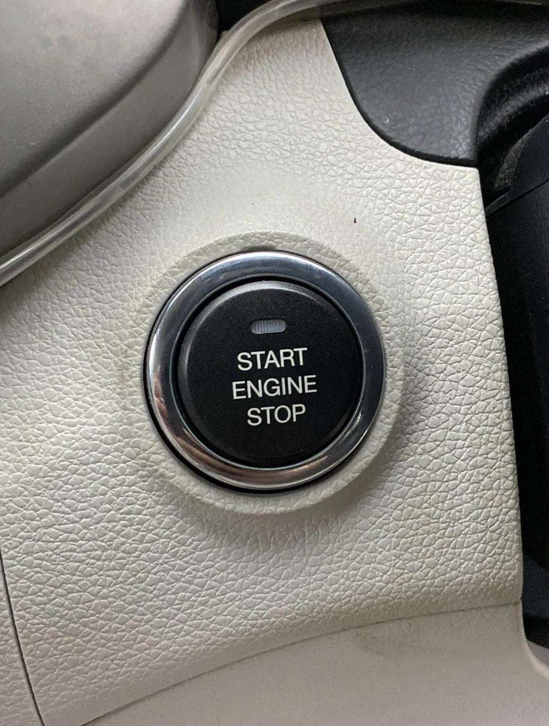 2020 Mahindra XUV300 W8 1.5 DIESEL AMT, Diesel, Automatic, 39,893 km, Keyless Start/ Stop Button