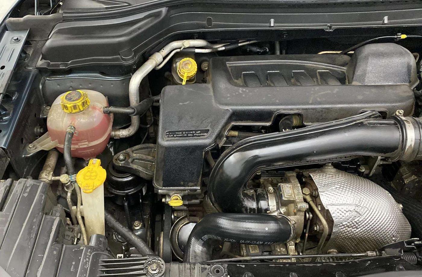 2020 Mahindra XUV300 W8 1.5 DIESEL AMT, Diesel, Automatic, 39,893 km, Engine View - Right