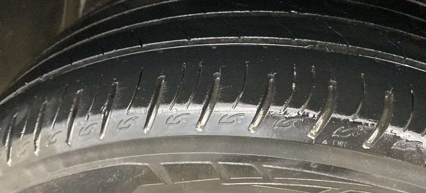 2020 Mahindra XUV300 W8 1.5 DIESEL AMT, Diesel, Automatic, 39,893 km, Right Rear Tyre Tread
