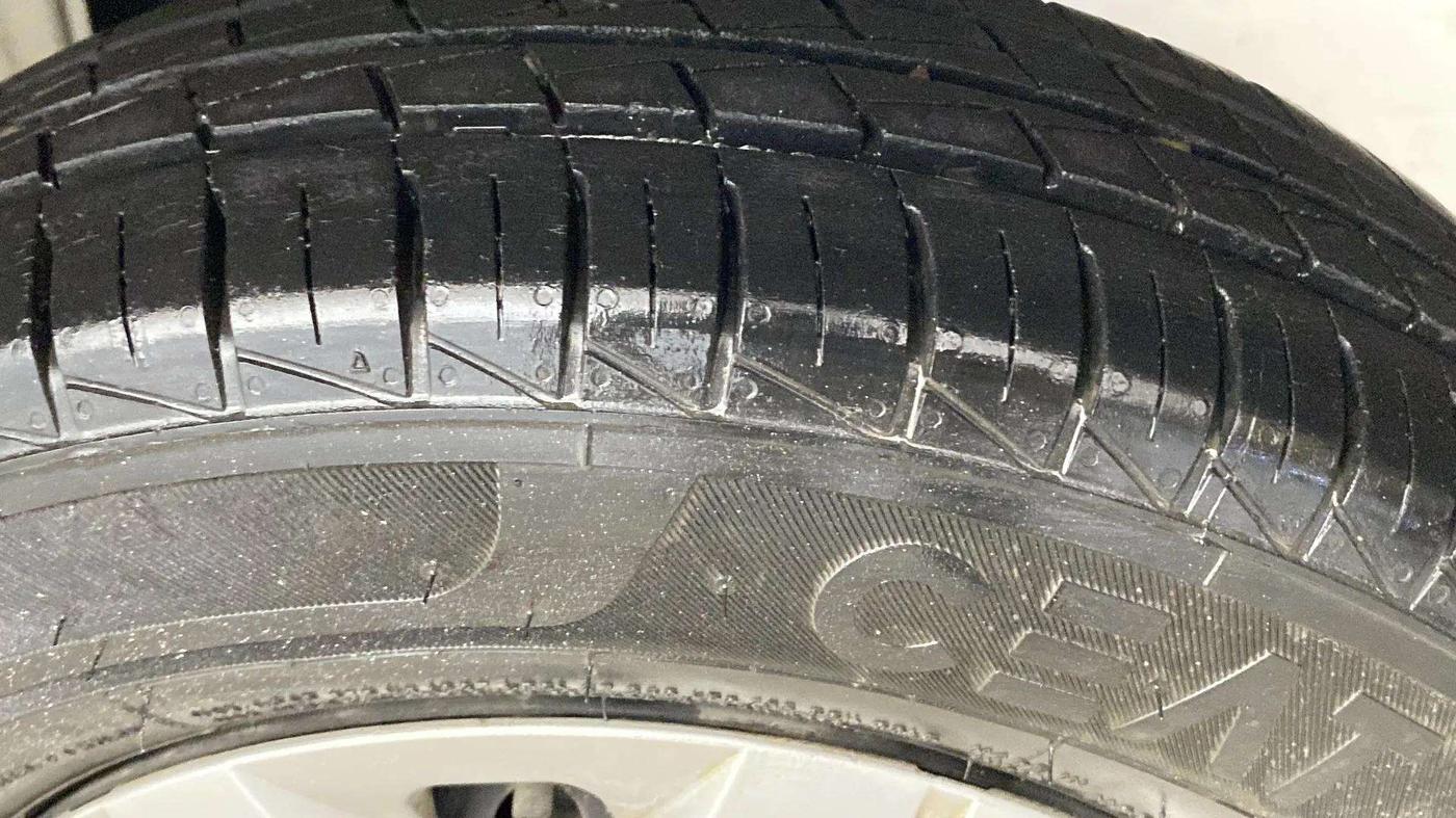 2022 Maruti Alto LXI O, Petrol, Manual, 21,377 km, Left Front Tyre Tread
