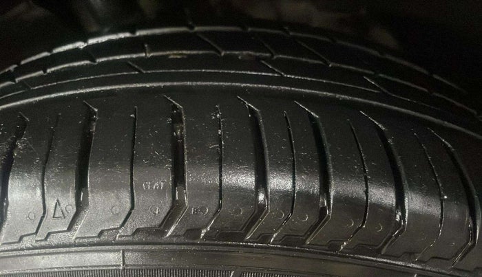 2023 Tata PUNCH ADVENTURE AMT, Petrol, Automatic, 31,690 km, Right Front Tyre Tread