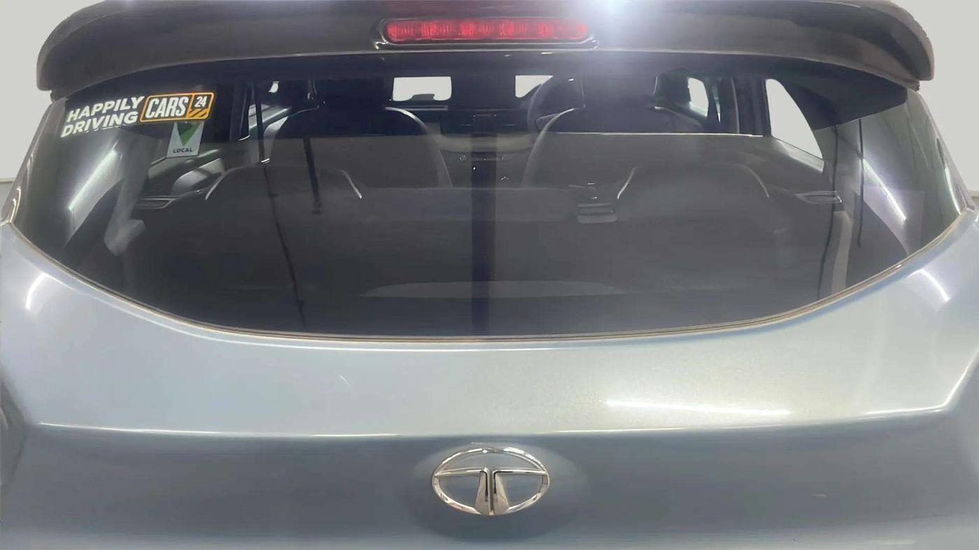 2023 Tata PUNCH ADVENTURE AMT, Petrol, Automatic, 31,690 km, Rear Windshield