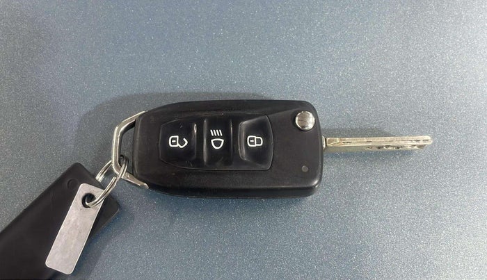 2023 Tata PUNCH ADVENTURE AMT, Petrol, Automatic, 31,690 km, Key Close Up