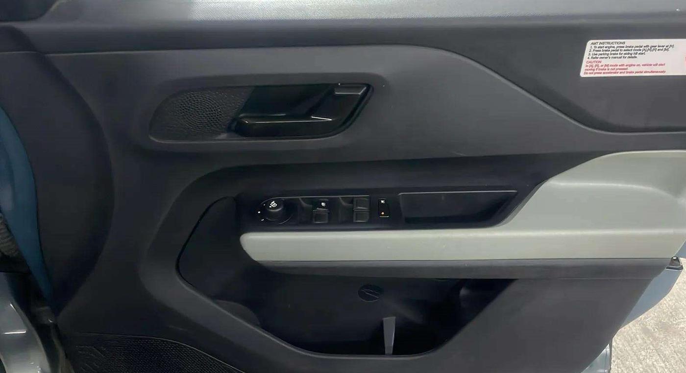 2023 Tata PUNCH ADVENTURE AMT, Petrol, Automatic, 31,690 km, Driver Side Door Panels Control