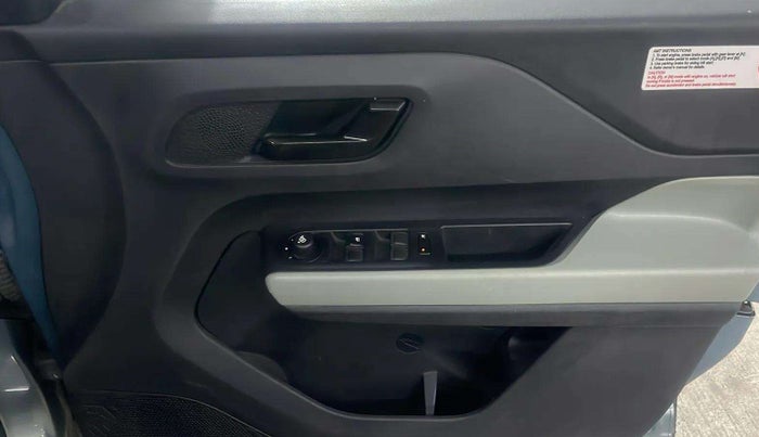 2023 Tata PUNCH ADVENTURE AMT, Petrol, Automatic, 31,690 km, Driver Side Door Panels Control