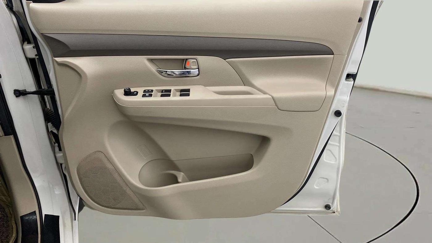 2019 Maruti Ertiga VXI SHVS, Petrol, Manual, 49,567 km, Driver Side Door Panels Control