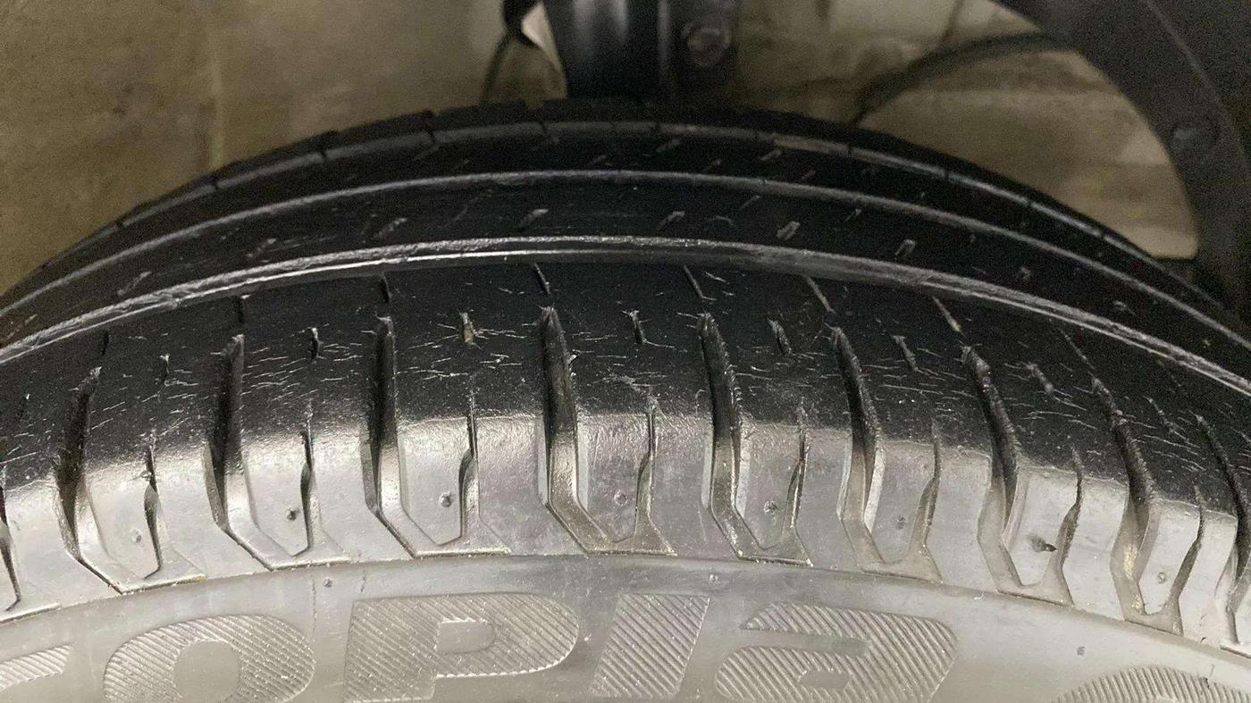 2019 Maruti Ertiga VXI SHVS, Petrol, Manual, 49,567 km, Right Front Tyre Tread