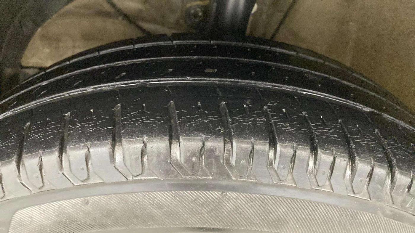 2019 Maruti Ertiga VXI SHVS, Petrol, Manual, 49,567 km, Left Front Tyre Tread
