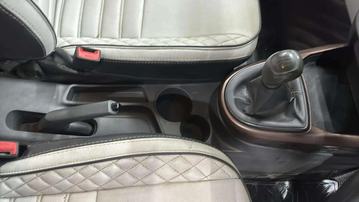 2020 Hyundai AURA S 1.2 CNG, CNG, Manual, 72,659 km, Gear Lever