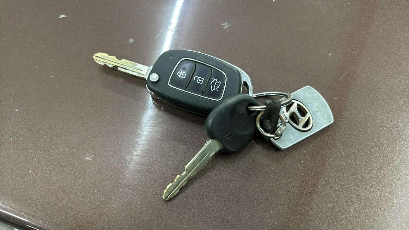 2020 Hyundai AURA S 1.2 CNG, CNG, Manual, 72,659 km, Key Close Up