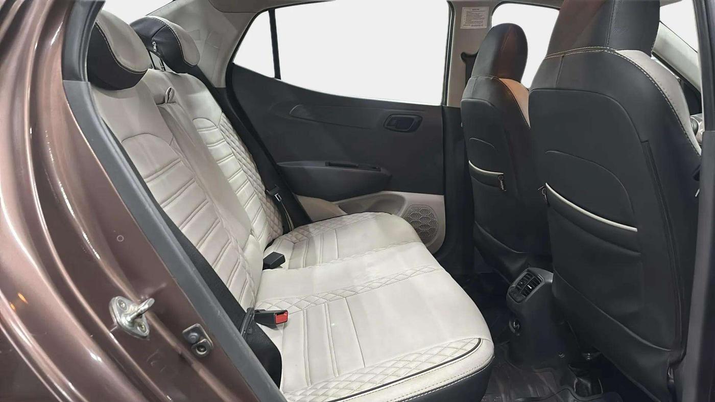 2020 Hyundai AURA S 1.2 CNG, CNG, Manual, 72,659 km, Right Side Rear Door Cabin