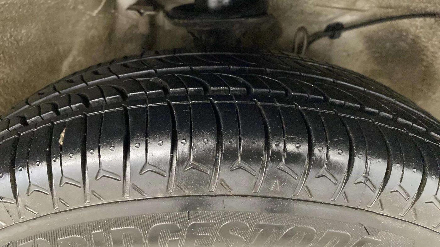 2020 Maruti Alto LXI CNG, CNG, Manual, 58,605 km, Right Front Tyre Tread