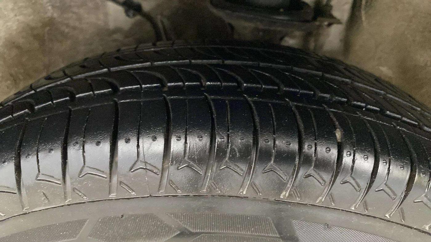 2020 Maruti Alto LXI CNG, CNG, Manual, 58,605 km, Left Front Tyre Tread