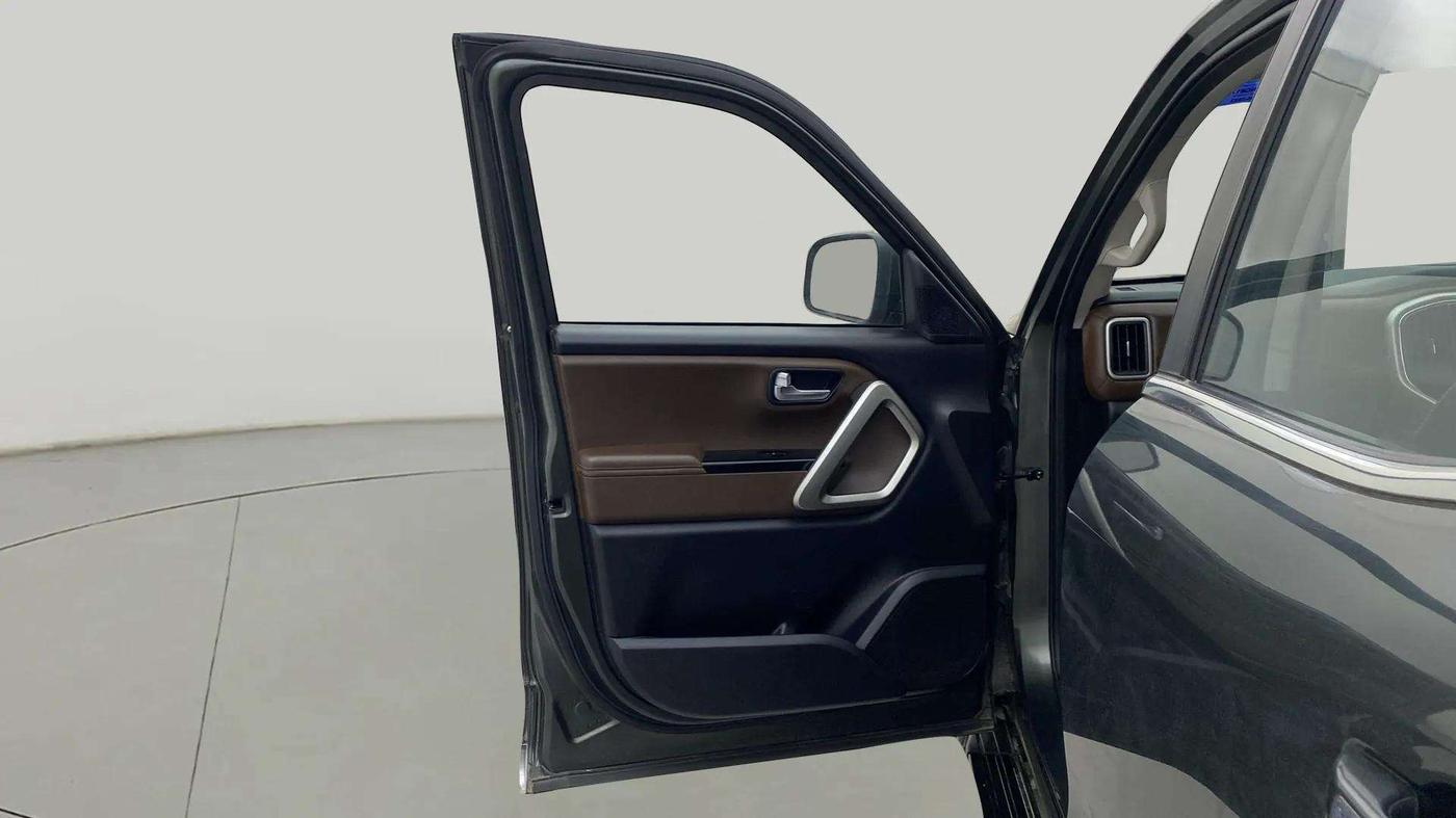 2023 Mahindra SCORPIO-N Z8 L PETROL AT 7 STR, Petrol, Automatic, 20,984 km, LHS Front Door