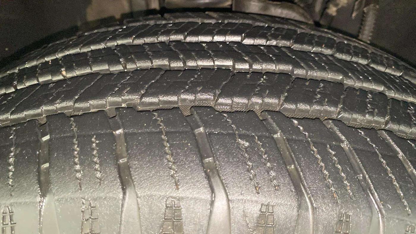 2023 Mahindra SCORPIO-N Z8 L PETROL AT 7 STR, Petrol, Automatic, 20,984 km, Left Front Tyre Tread