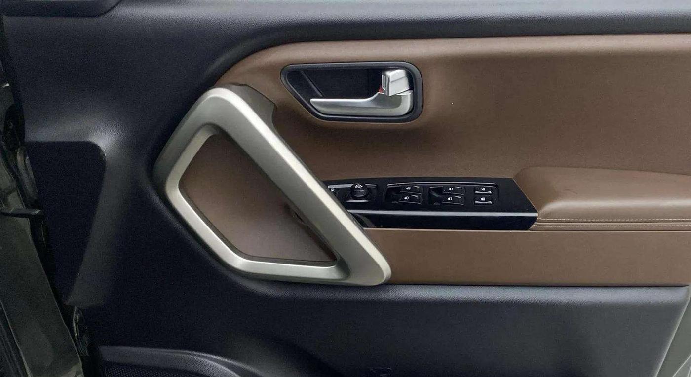 2023 Mahindra SCORPIO-N Z8 L PETROL AT 7 STR, Petrol, Automatic, 20,984 km, Driver Side Door Panels Control