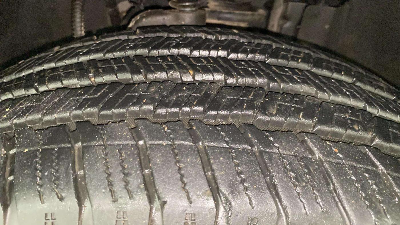 2023 Mahindra SCORPIO-N Z8 L PETROL AT 7 STR, Petrol, Automatic, 20,984 km, Right Front Tyre Tread