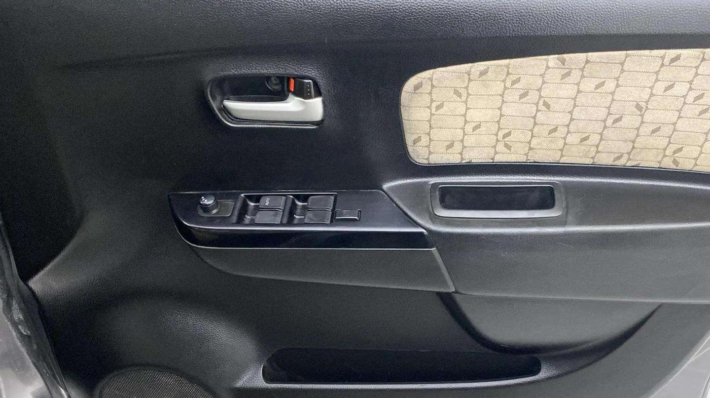 2018 Maruti Wagon R 1.0 VXI OPT, Petrol, Manual, 88,179 km, Driver Side Door Panels Control