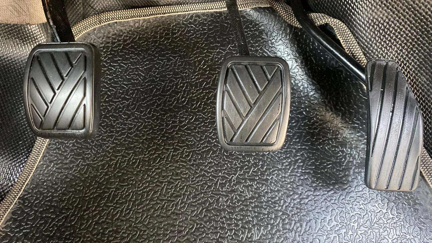 2018 Maruti Wagon R 1.0 VXI OPT, Petrol, Manual, 88,179 km, Pedals