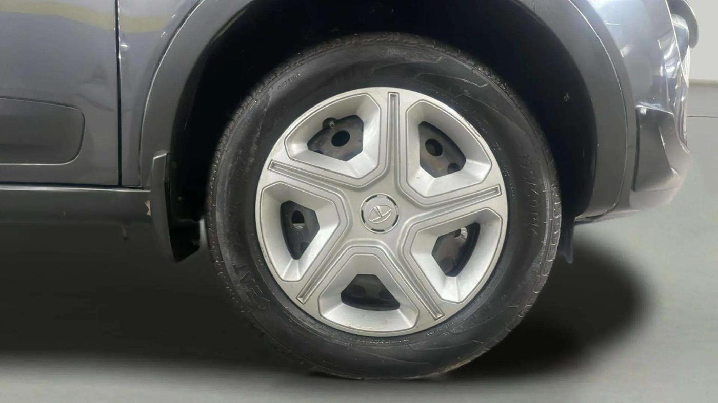 2019 Tata NEXON XM PETROL, Petrol, Manual, 77,598 km, Right Front Wheel