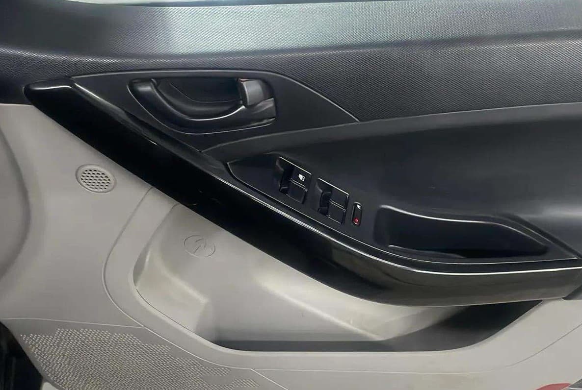 2019 Tata NEXON XM PETROL, Petrol, Manual, 77,598 km, Driver Side Door Panels Control