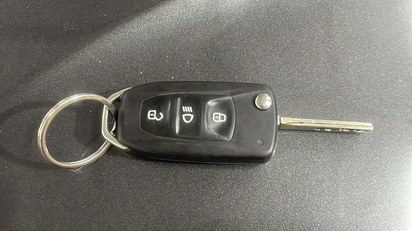 2019 Tata NEXON XM PETROL, Petrol, Manual, 77,598 km, Key Close Up