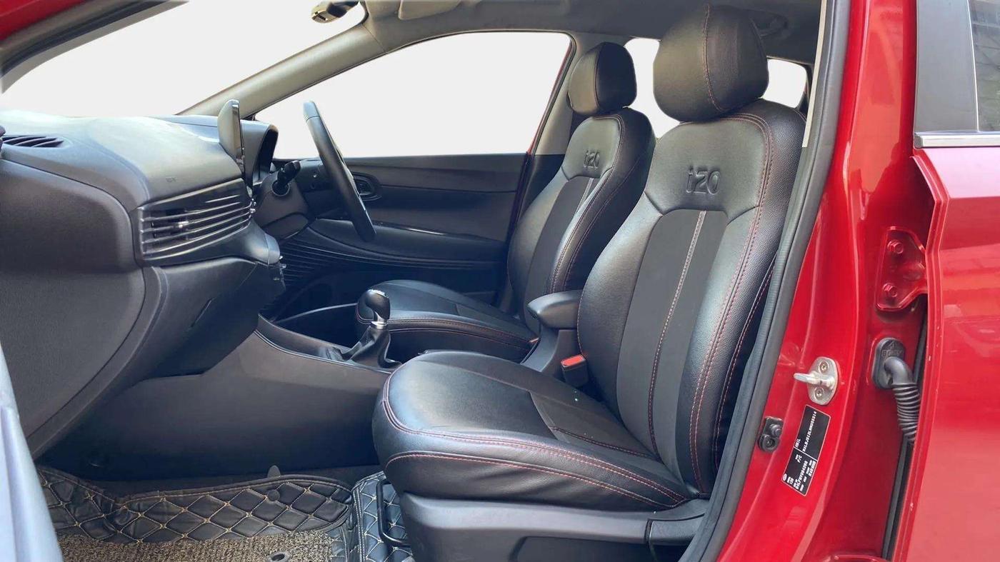 2021 Hyundai NEW I20 ASTA 1.2 MT, Petrol, Manual, 17,670 km, Right Side Front Door Cabin