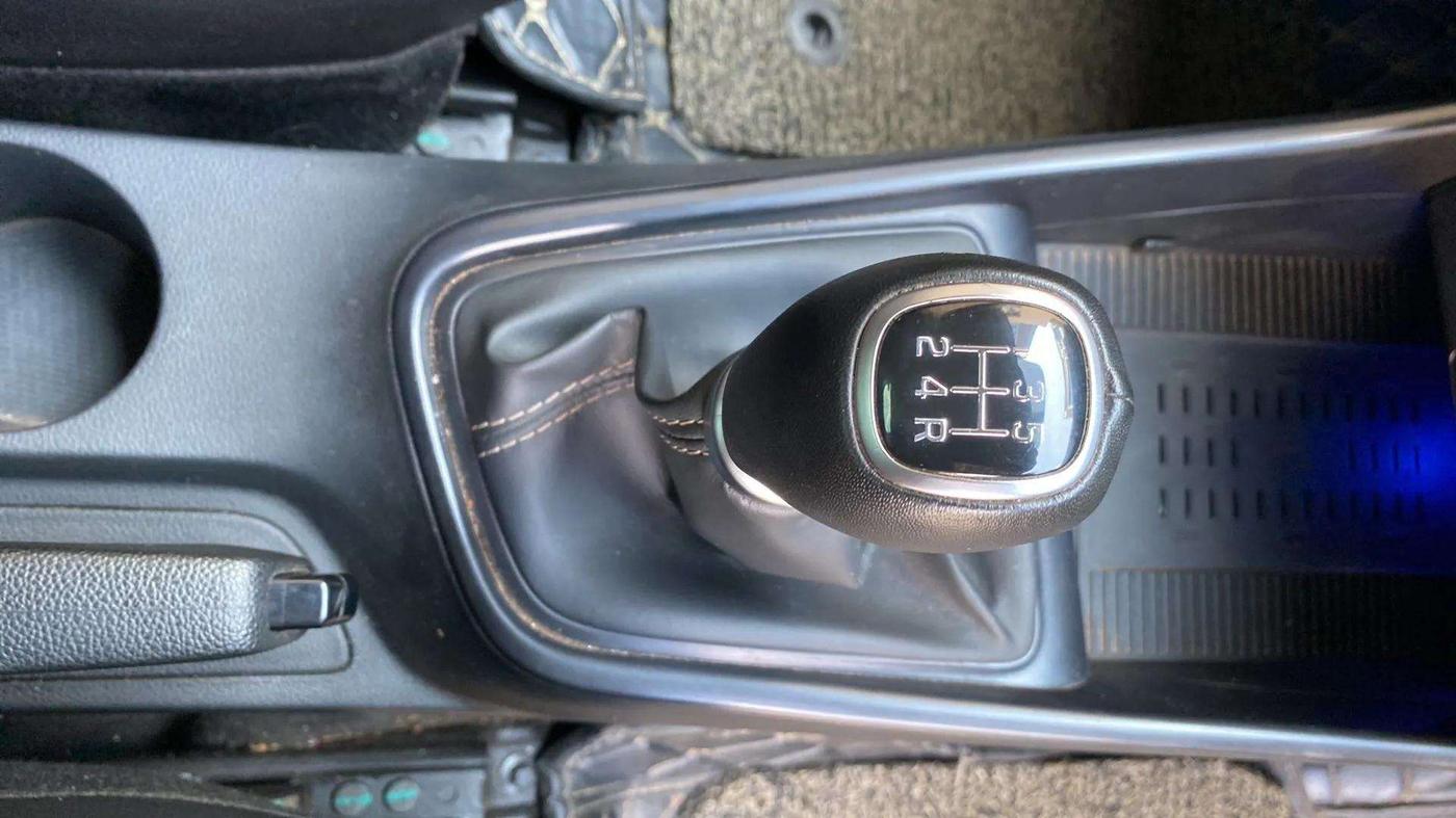 2021 Hyundai NEW I20 ASTA 1.2 MT, Petrol, Manual, 17,670 km, Gear Lever