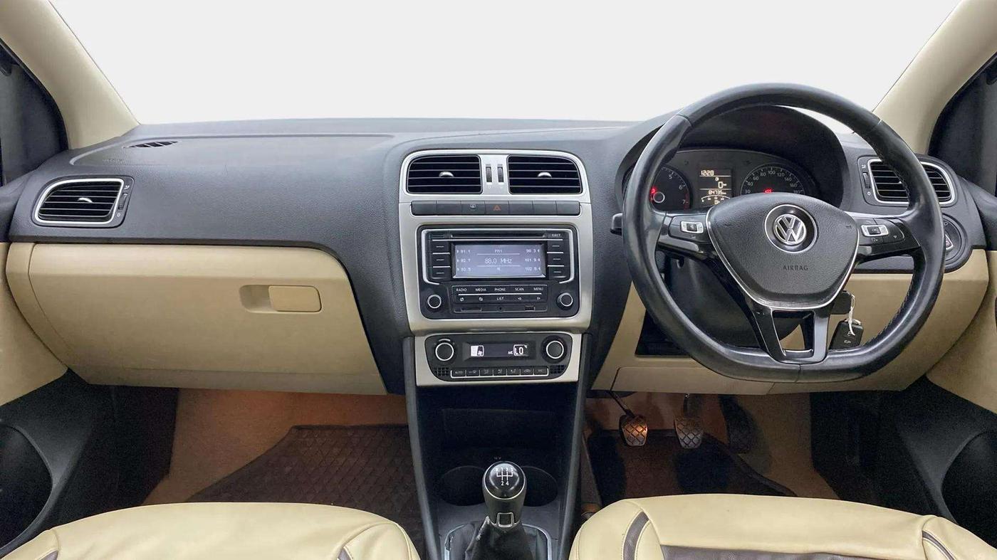 2015 Volkswagen Polo HIGHLINE1.2L, Petrol, Manual, 84,716 km, Dashboard