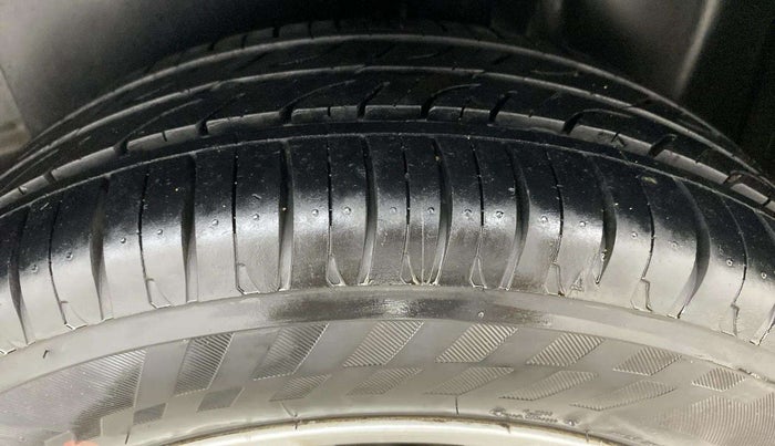 2015 Volkswagen Polo HIGHLINE1.2L, Petrol, Manual, 84,716 km, Left Rear Tyre Tread