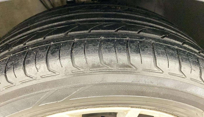 2015 Volkswagen Polo HIGHLINE1.2L, Petrol, Manual, 84,716 km, Right Front Tyre Tread