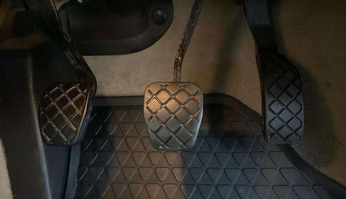 2015 Volkswagen Polo HIGHLINE1.2L, Petrol, Manual, 84,716 km, Pedals