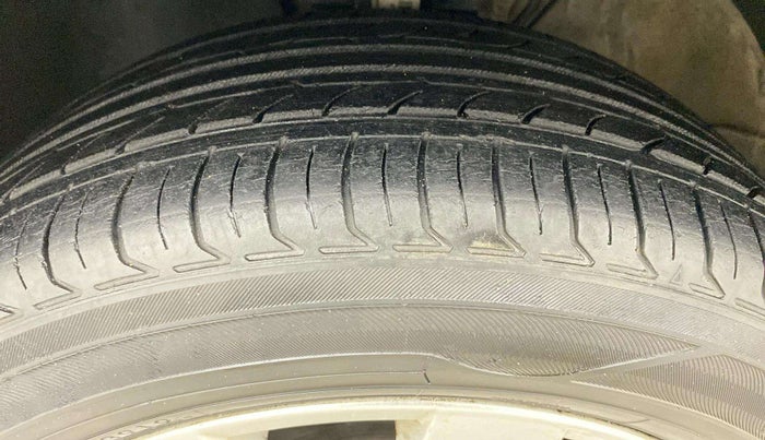 2015 Volkswagen Polo HIGHLINE1.2L, Petrol, Manual, 84,716 km, Left Front Tyre Tread