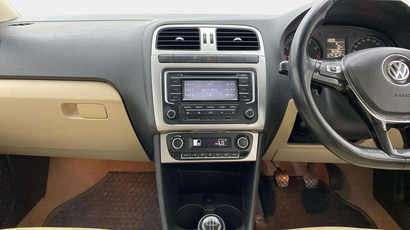 2015 Volkswagen Polo HIGHLINE1.2L, Petrol, Manual, 84,716 km, Air Conditioner