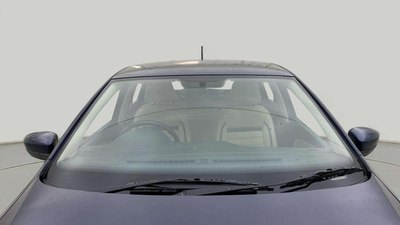 2015 Volkswagen Polo HIGHLINE1.2L, Petrol, Manual, 84,716 km, Front Windshield