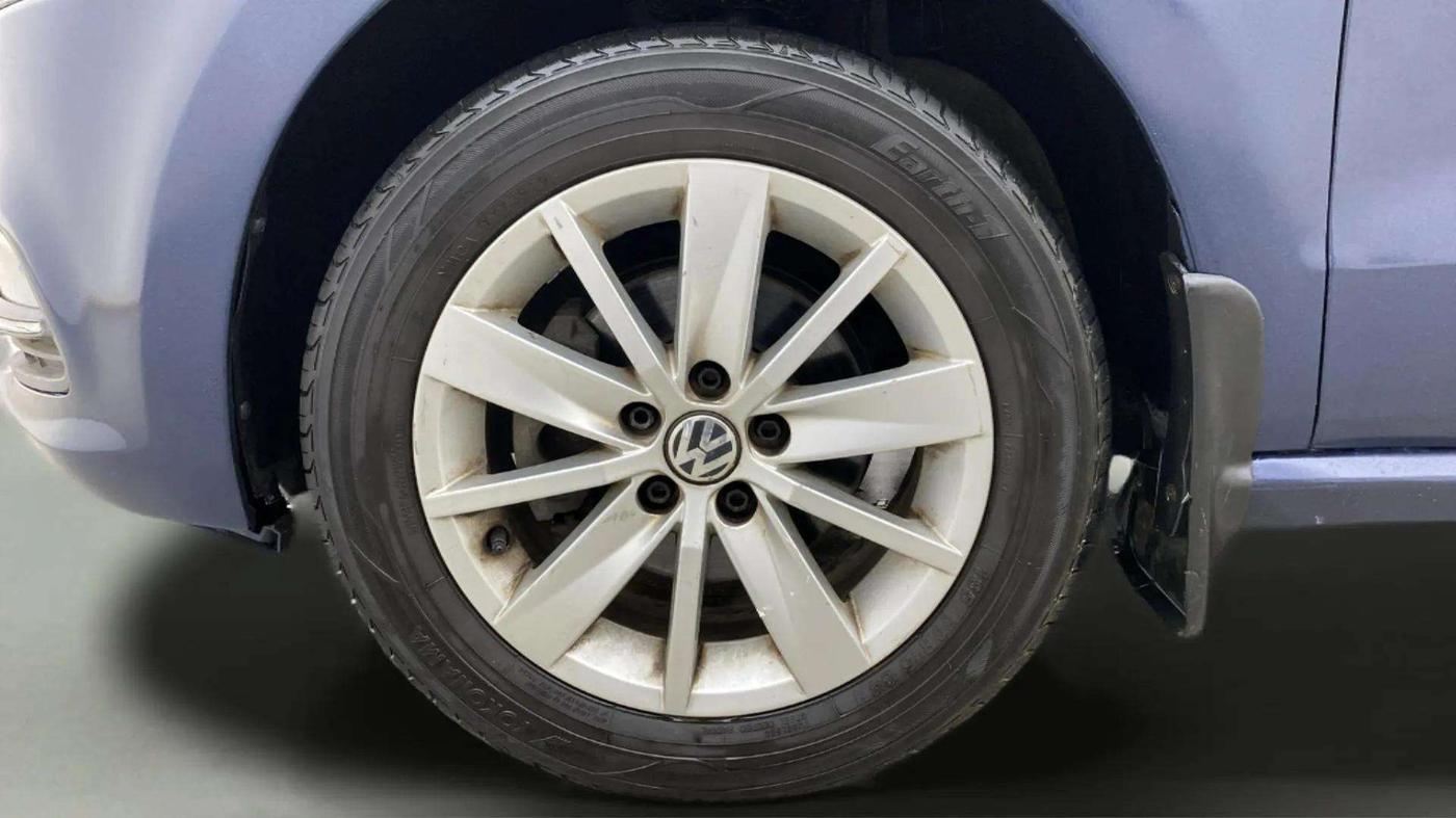 2015 Volkswagen Polo HIGHLINE1.2L, Petrol, Manual, 84,716 km, Left Front Wheel