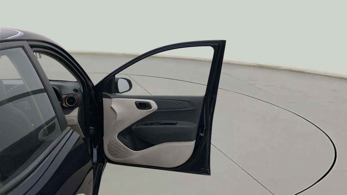 2024 Hyundai AURA S 1.2 CNG, CNG, Manual, 24,916 km, RHS Front Door