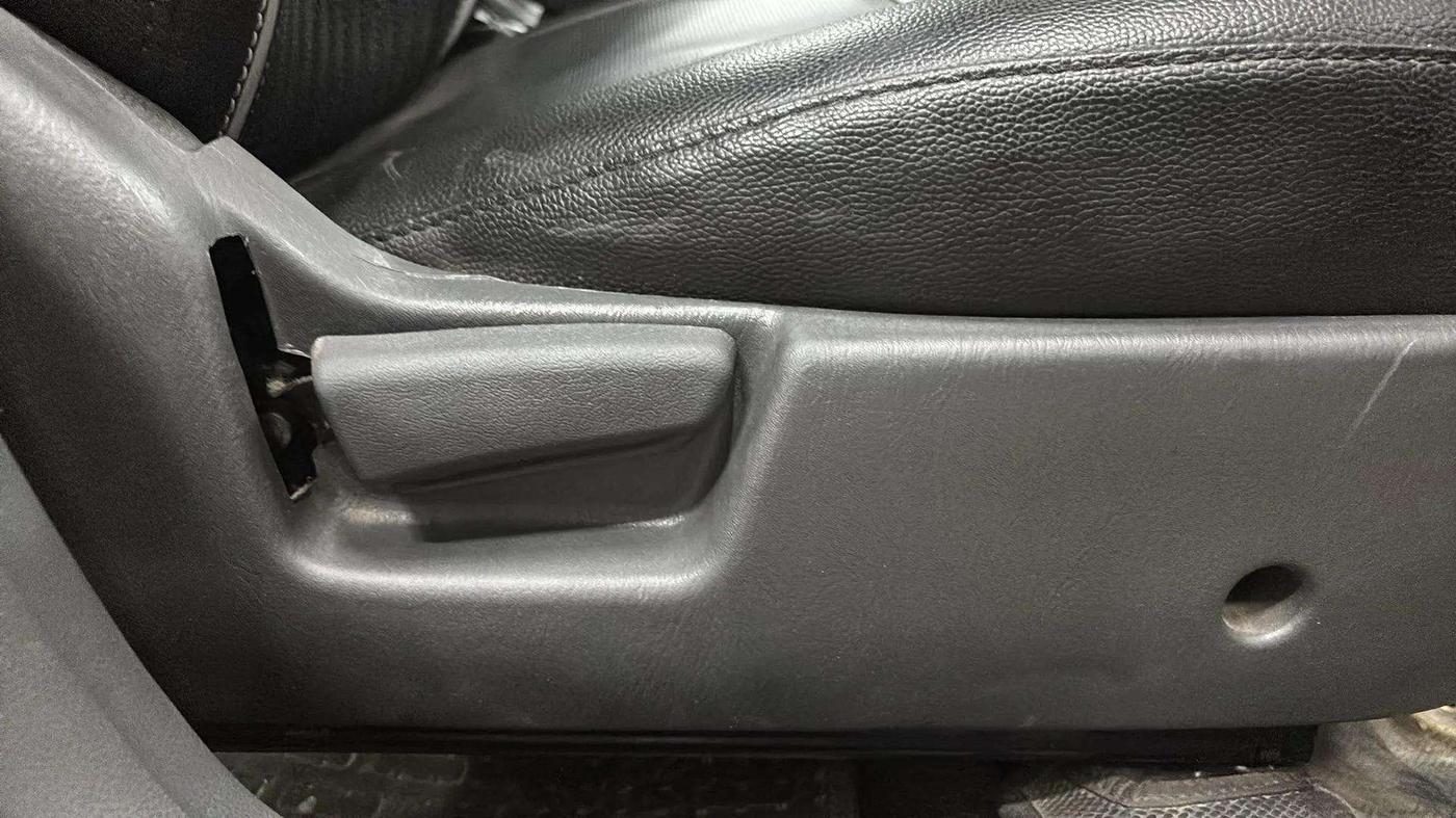 2019 Maruti Alto K10 VXI, CNG, Manual, 36,903 km, Driver Side Adjustment Panel