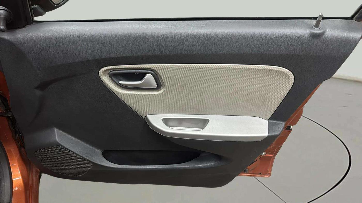 2019 Maruti Alto K10 VXI, CNG, Manual, 36,903 km, Driver Side Door Panels Control