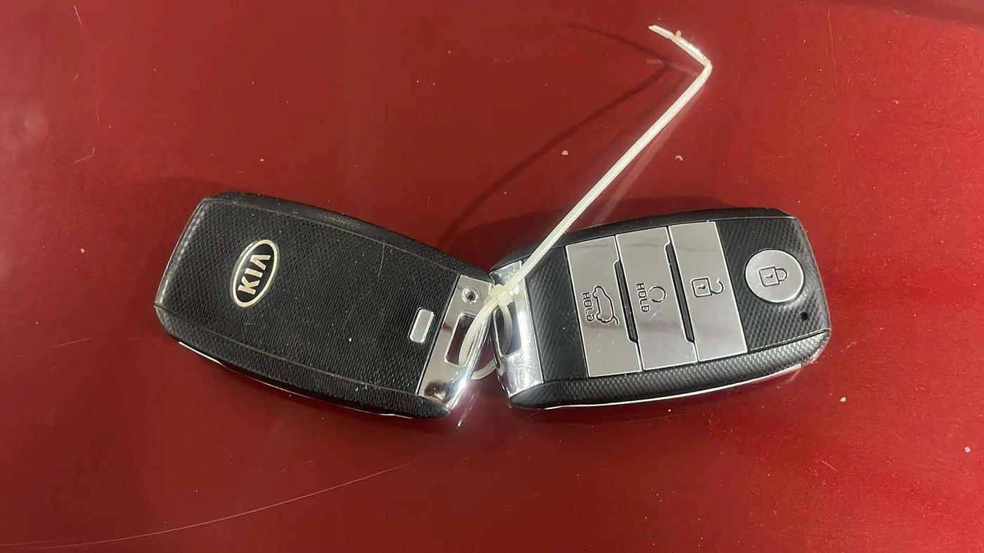 2021 KIA SELTOS HTX IVT 1.5 PETROL, Petrol, Automatic, 22,635 km, Key Close Up