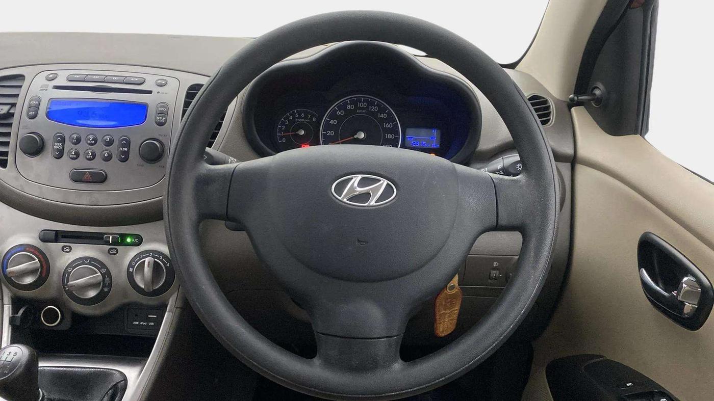 2015 Hyundai i10 SPORTZ 1.1, Petrol, Manual, 12,918 km, Steering Wheel Close Up