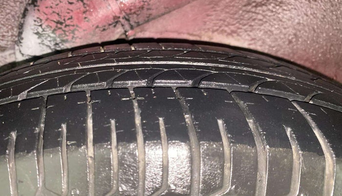 2015 Hyundai i10 SPORTZ 1.1, Petrol, Manual, 12,918 km, Left Rear Tyre Tread