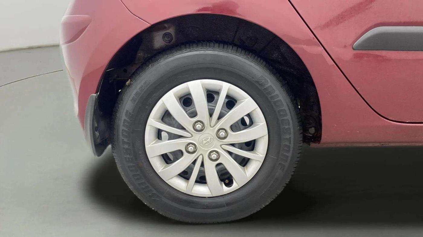 2015 Hyundai i10 SPORTZ 1.1, Petrol, Manual, 12,918 km, Right Rear Wheel