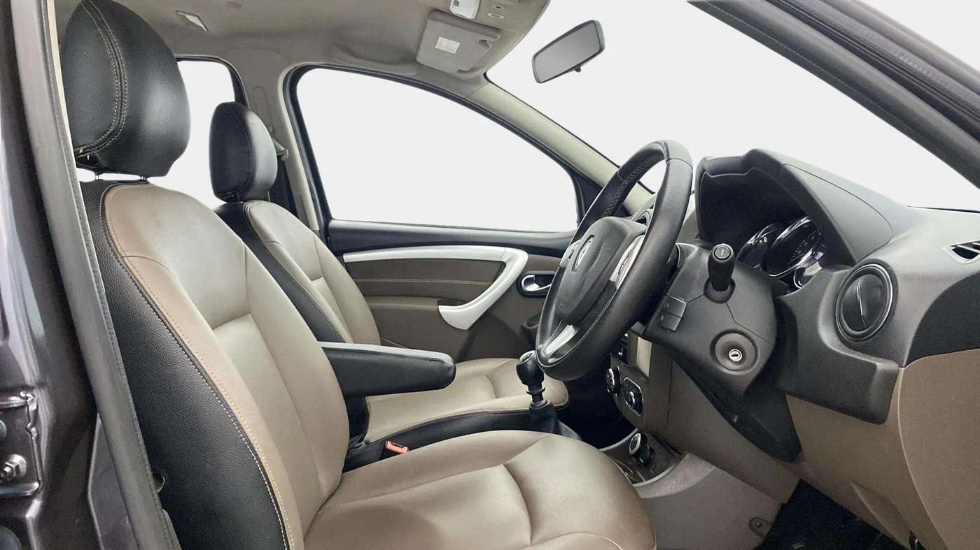2019 Renault Duster 110 PS RXZ 4X4 MT DIESEL, Diesel, Manual, 63,334 km, Right Side Front Door Cabin