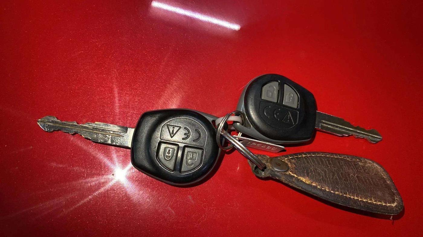2022 Maruti BREZZA LXI SMART HYBRID, Petrol, Manual, 38,545 km, Key Close Up