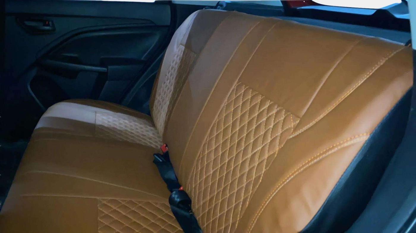 2022 Maruti BREZZA LXI SMART HYBRID, Petrol, Manual, 38,545 km, Right Side Rear Door Cabin