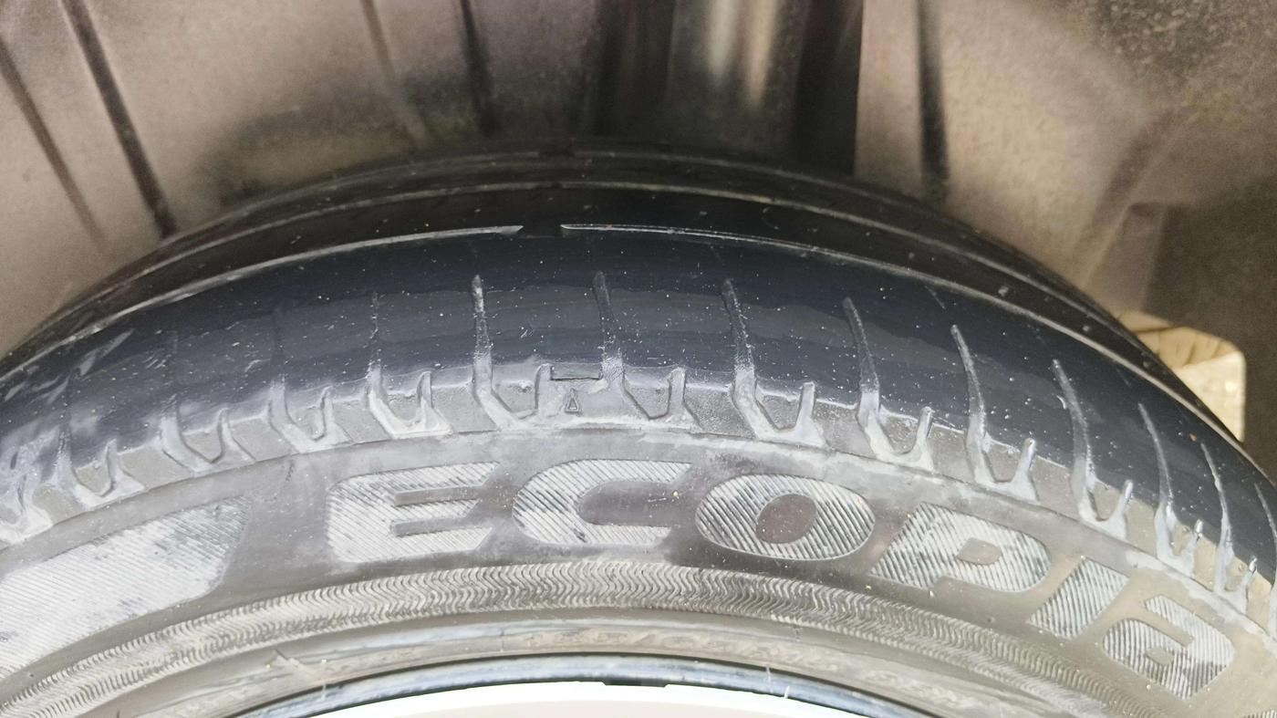 2021 Maruti Ertiga VXI CNG, CNG, Manual, 68,351 km, Left Rear Tyre Tread