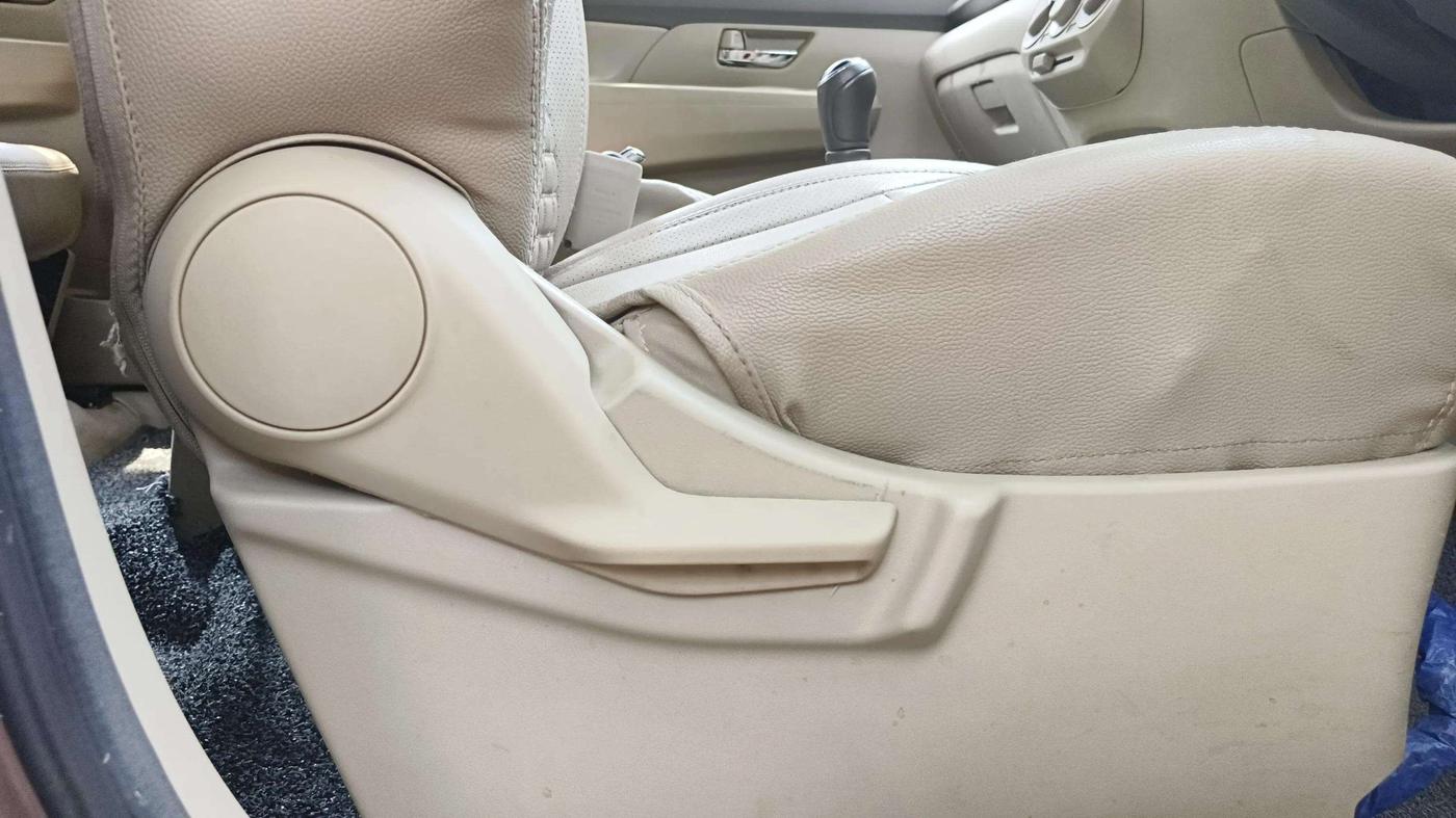 2021 Maruti Ertiga VXI CNG, CNG, Manual, 68,351 km, Driver Side Adjustment Panel