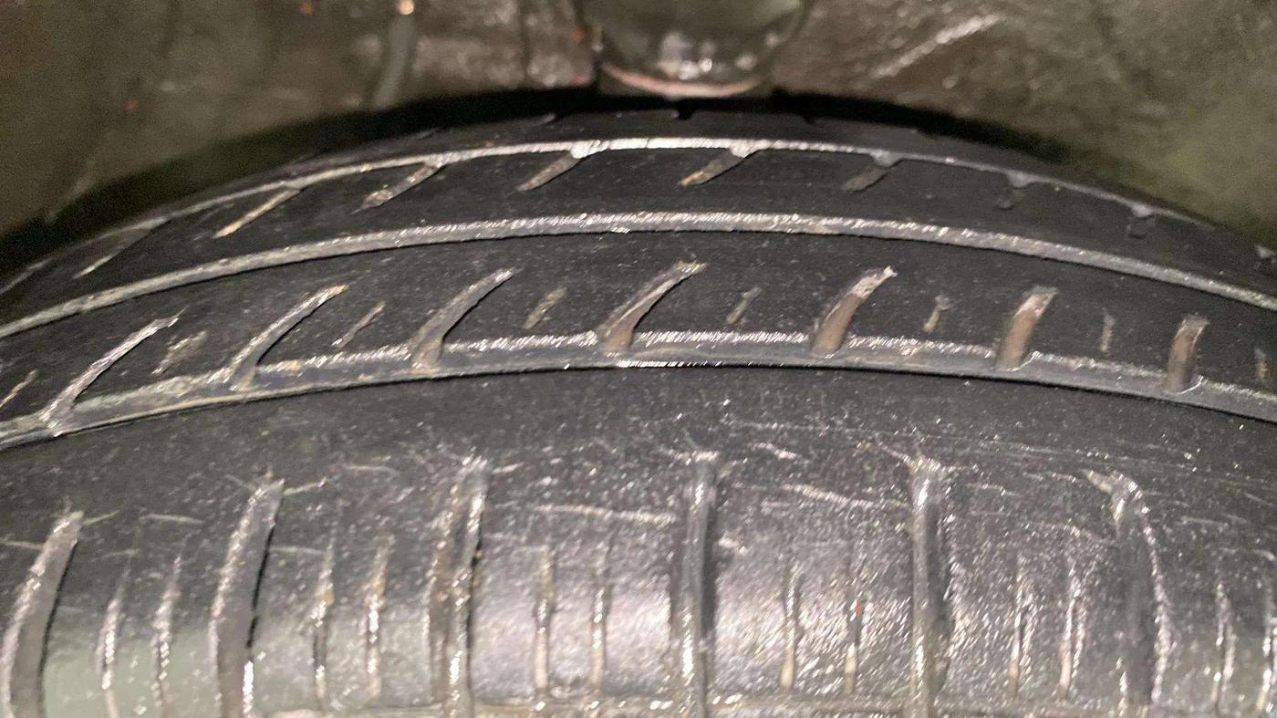 2016 Maruti Alto 800 VXI, Petrol, Manual, 34,563 km, Right Front Tyre Tread
