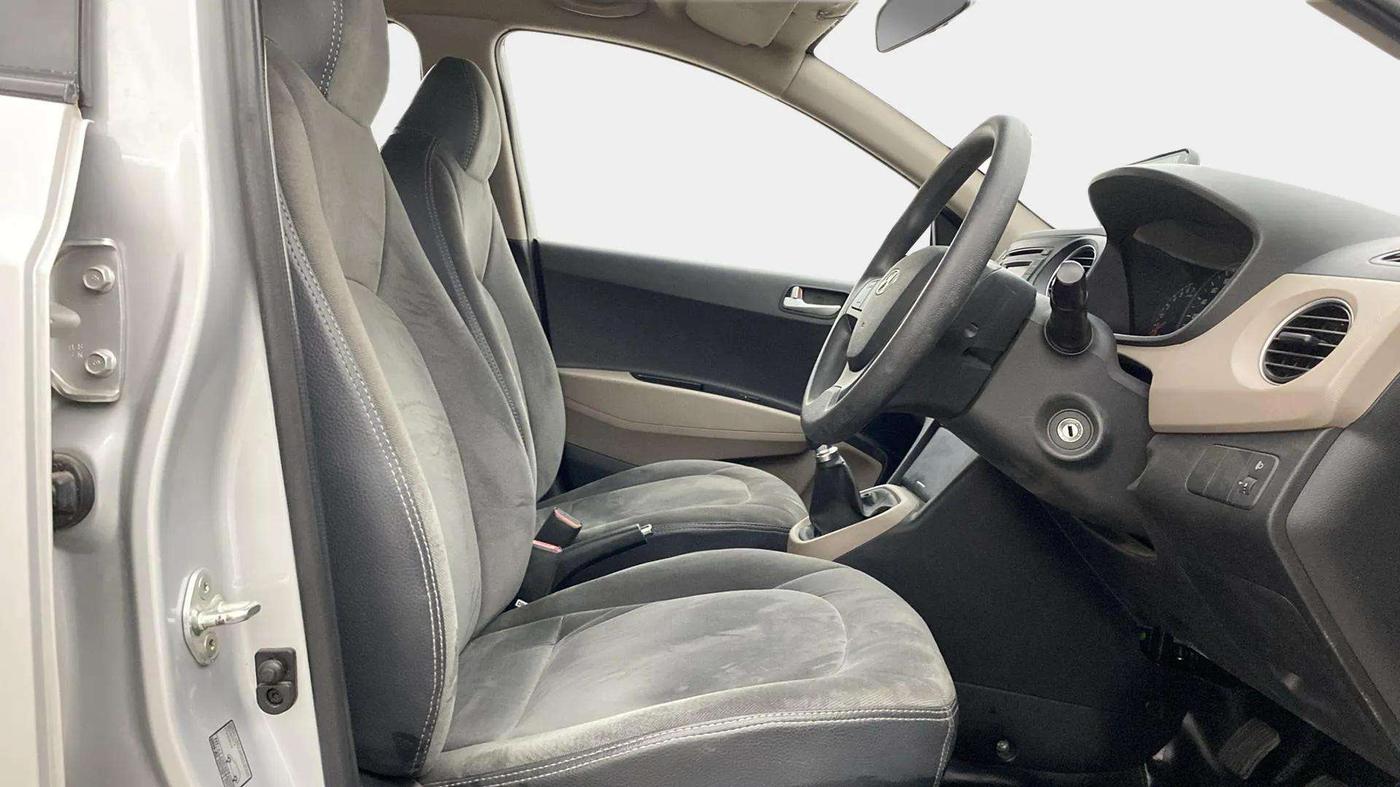 2015 Hyundai Xcent S (O) 1.2, Petrol, Manual, 9,537 km, Right Side Front Door Cabin